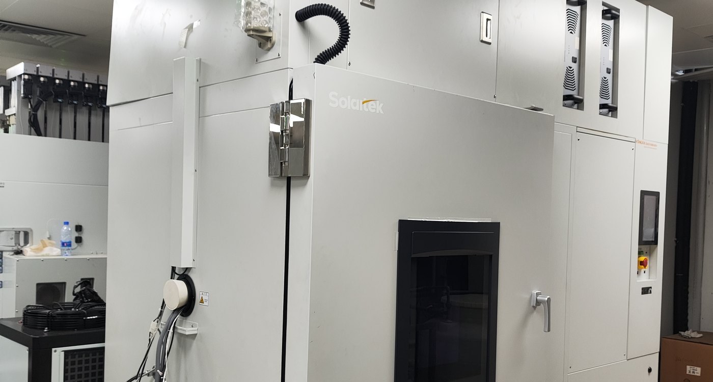 Component & PV module light chamber